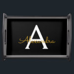Bandeja Nome do Monograma Rapariga de Script Moderno Doura<br><div class="desc">Local de Serviço do Monograma de Script Simples Preto e Dourado. Isso faz a formatura perfeita,  aniversário,  casamento,  chá de panela,  aniversário,  chá de fraldas ou presente de festa de solteira para alguém que ama luxo de vidro e estilos quíticos.</div>