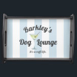 Bandeja Salão de Cachorro Personalizado Funny Stripes<br><div class="desc">Adicione um toque de capricho ao seu entretenimento com esta bandeja listrada clara, azul e branca, que serve para a bandeja personalizada com o nome do seu cão, um copo de martini, e o texto "Dog Lounge". Outros produtos correspondentes estão disponíveis nesta design para cães e donos de cães. Este...</div>