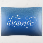 Bandejas Romântica Ombre Midnight Blue Starry Dreamer<br><div class="desc">Dê a itens especiais o orgulho de lugar e uma vibração criativa com esta bandeja, que apresenta uma miríade de estrelas, perto e longe, brilhando contra um fundo azul-da-noite em transição para preto, com a palavra "sonhador", definida em um roteiro elegante. Personalize como desejado. Design © W.H. Sim. Mais informações...</div>
