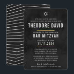 BAR MODERNO MITZVAH padrão preto Convite simples<br><div class="desc">pelo kat massard >> kat@simplysweetPAPERIE.com <<< design de convite de tendência para o BAR do seu filho MITZVAH Setup como modelo, é simples você adicionar seus próprios detalhes ou clicar no botão personalizar e você pode adicionar ou alterar texto, fontes, tamanhos etc. DICA: 1. Para alterar/mover gráficos / alterar a...</div>