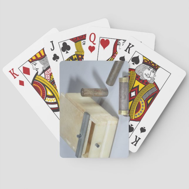 Baralho A caixa do alabastro e o bronze e a prata selam os (Verso)