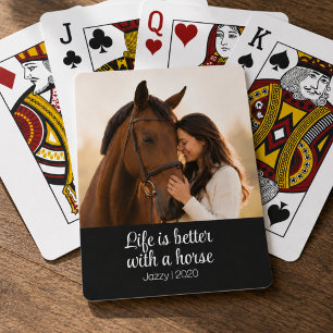 Baralho A Vida É Melhor Com Um Rótulo De Letra De Cavalo