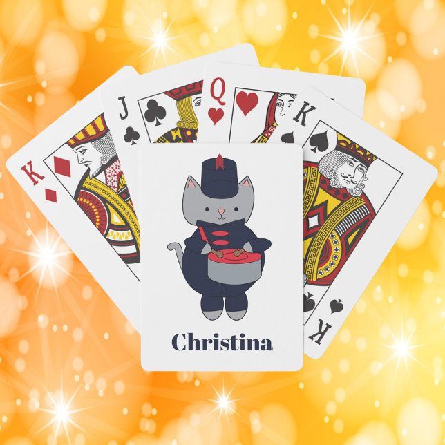 Baralho Banda Marcial Vermelha Azul-Marinho Tambor Gato Pe (A deck of playing cards with a cat playing the snare drum in a navy blue & red marching band uniform)