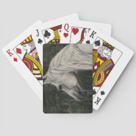 Baralho Cinza de garanhão a olhar à distância