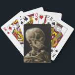 Baralho Crânio com cigarro queimado Vincent van Gogh Art<br><div class="desc">Vincent van Gogh (neerlandês, 1853-1890) Skull of a Skeleton with Burning Cigarette, 1885-86, Oil on canvas Unframed: 32 cm × 24, 5 cm (13 pol. × 9, 6 pol.) Trabalhos preparatórios de Vincent van Gogh. Essa pequena pintura faz parte da coleção permanente do Museu Van Gogh, em Amsterdã. Foi pintado...</div>