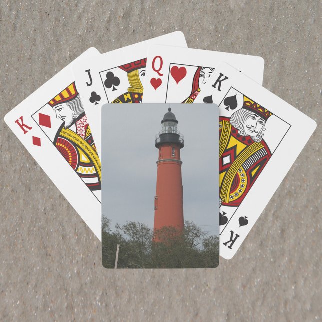 Baralho Farol de entrada Ponce acima da foto das árvores (A photograph of the Ponce Inlet Lighthouse in Florida on a deck of playing cards.)