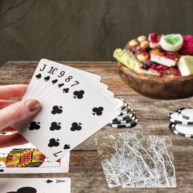 Baralho Floresta esquelética (Break out the Skeletal Forest Poker Playing Cards, for a spooky game of poker!)