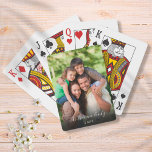 Baralho Foto da sua família favorita<br><div class="desc">Personalize com sua foto favorita da família,  com seu nome de família e o ano,  criando uma memória e um presente exclusivos. Um bom tesouro!</div>