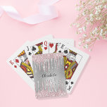 Baralho Glitter rosa prateado goteja nome do monograma<br><div class="desc">Um fundo metálico falso prateado. Decorado com pingos de brilho rosados e falsos,  aparência de pingar tinta. Personalize e adicione um nome,  escrito com um moderno script de estilo escrito à mão. Letras pretas coloridas.</div>
