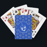 Baralho HANUKKAH SAMEACH Dreidel<br><div class="desc">Na moda HANUKKAH SAMEACH jogando cartas com uma estrela prateada falsa de David em um padrão ladrilhado e um grande sonho branco no centro. A cor de fundo é Cobalt Blue. O texto diz HANUKKAH SAMEACH no topo e um EXCELENTE MIRACLE ACONTECEU no fundo. Ambos são PERSONALIZÁVEIS se você deseja...</div>