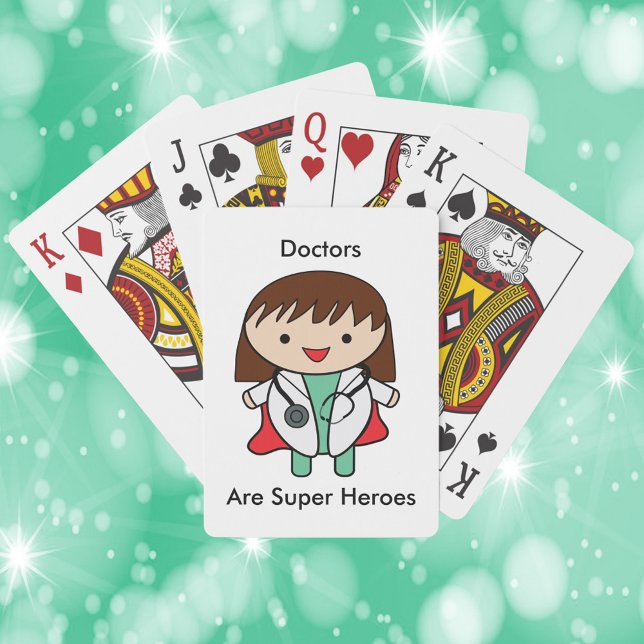 Baralho Médicos Super Herói Mulher Funny Kawaii (A deck of playing cards with a picture of a woman doctor and the text, "Doctors Are Super Heroes".)