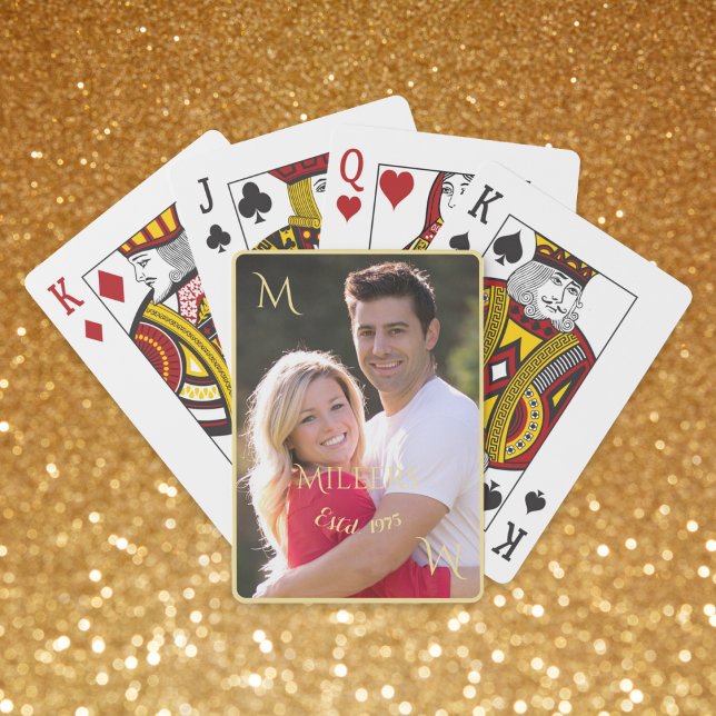 Baralho Monograma Dourado de Fotografias da Família de Cas (Personalized Couple Family Photo Gold Monogram Playing Cards)