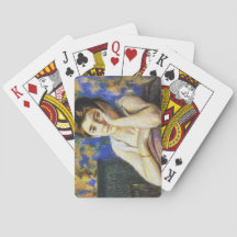 Mulher que se inclina na cadeira