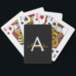 Baralho Nome de monograma feminino com script moderno em o<br><div class="desc">Cartas de baralho com nome de monograma de script simples preto e dourado. Isso torna o presente perfeito para alguém que ama luxo e estilos chiques para o aniversário de 16 anos,  casamento,  chá de noiva,  aniversário de casamento,  chá de bebê ou festa de despedida de solteira.</div>