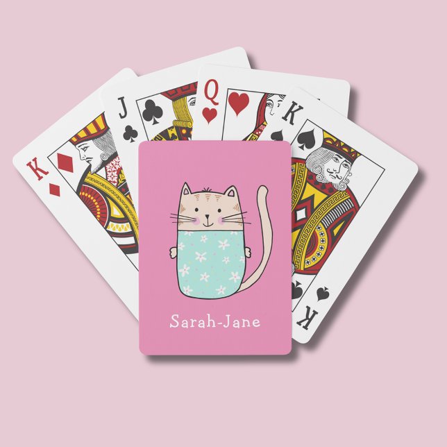 Baralho Nome Personalizado Personalizado de Gato de Cubo R (Personalised playing cards with illustrated cat wearing a floral outfit on a pink background.)