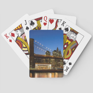 Baralho Ponte de Manhattan e de Brooklyn no crepúsculo