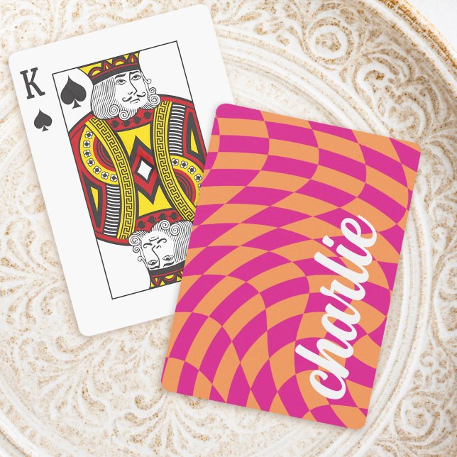 Baralho Redemoinho xadrez retro onda rosa laranja (Retro checkerboard swirl wave hot pink orange playing cards)