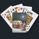 Baralho Winter Dachshund Caravan Christmas Adventure<br><div class="desc">Adotar a magia de uma noite de inverno nevada enquanto uma caravana desliza graciosamente através da paisagem iluminada pela lua. A beleza serena da neve escutadora e o brilho encantador da lua criam uma cena cativante,  prometendo uma aventura inesquecível de Natal cheia de calor,  alegria e memórias queridas.</div>