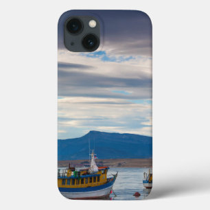 Barcos turísticos na baía Seno Ultima Esperanza