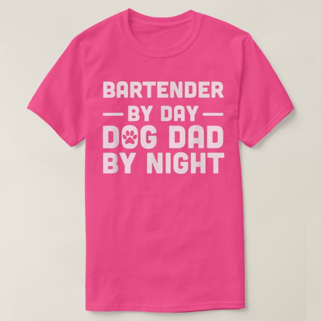 Bartender By Day Dog Dad By Night T-Shirt (Frente do Design)