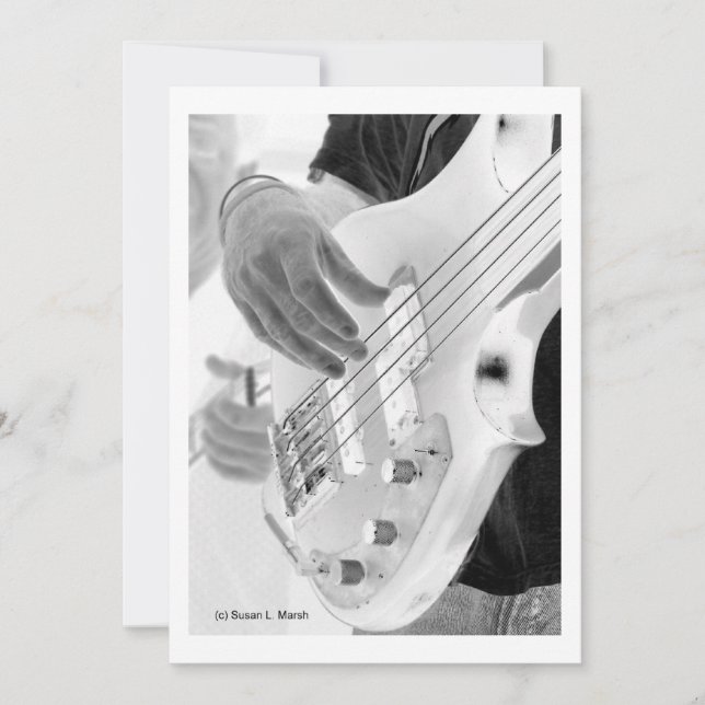 Bass player , baixo e mão, imagem negativa (Frente)