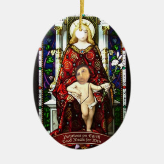 "Batatas ornamento de Jesus da batata na terra"