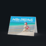 Beach Tropical Snowman Sand Feliz Cartão de Natal<br><div class="desc">Bola de Neve Tropical de Praia. Faça-o por conta própria clicando no botão "Personalizar" e adicionando uma mensagem personalizada. Dê uma na moda para nossos selos postais de feriados.</div>