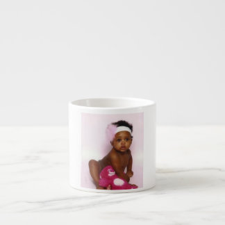 bebê bonito na caneca