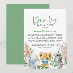 Bebê em drive-by com máscara covid de animal fofo