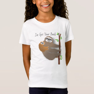 Bebê Sloth na camiseta traseira da mamãe Sloth