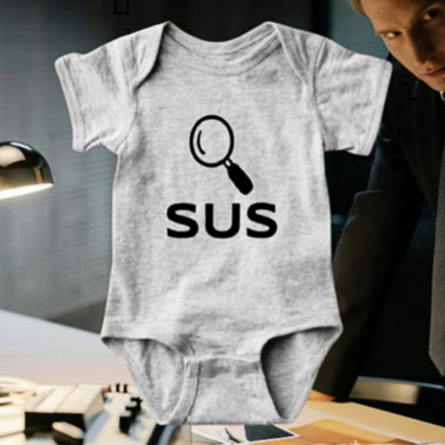 Bebê SUS Body Infantil – Para o Menor dos Suspeitos (Criador carregado)
