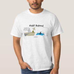Bebidas aguados engraçadas no t-shirt do bar