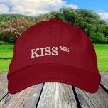 BEIJA ME retro Hat / boné de beisebol de diversão<br><div class="desc">Chapéus bordados: Chapéus retrógrados clássicos com texto "BEIJA" - moda divertida,  festa de solteiros,  veste universitária,  Papais noeis secretos,  comemorações de escritório / noites fora</div>