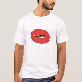 Beijando o t-shirt do bandido