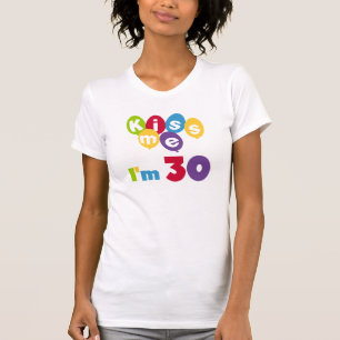 Beije-me que eu sou 30 t-shirt e presentes do