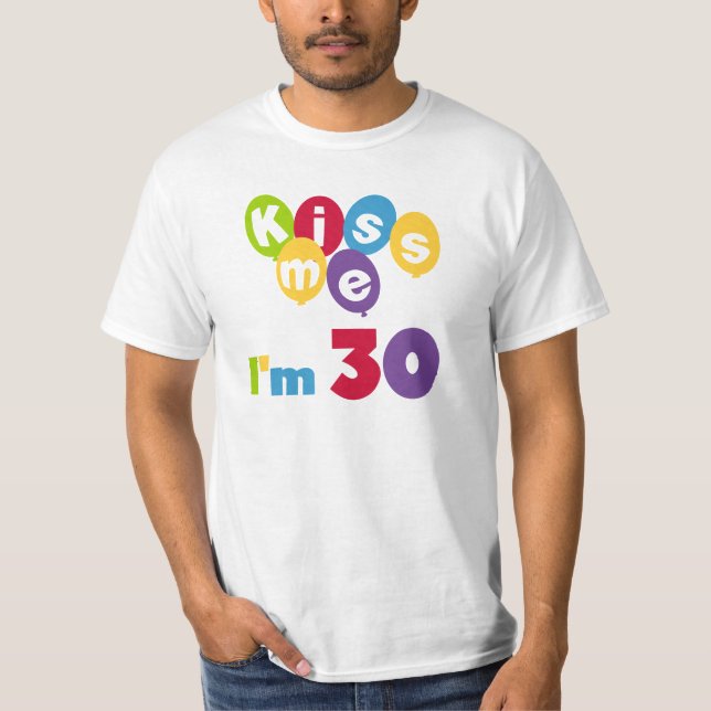 Beije-me que eu sou 30 t-shirt e presentes do (Frente)
