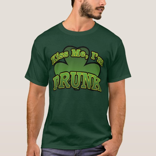 Beije-me que eu sou o t-shirt dos homens bêbedos (Frente)