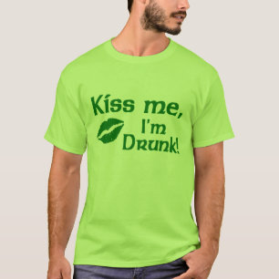 Beije-me que eu sou t-shirt bêbedo