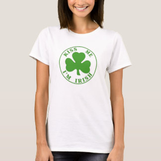 Beije-me t-shirt irlandês das senhoras Im