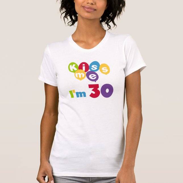 Beije-me, tenho 30 t-shirts e presentes (Frente)