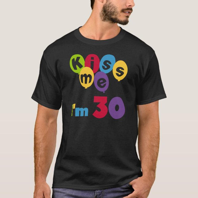 Beije-me, tenho 30 t-shirts e presentes (Frente)