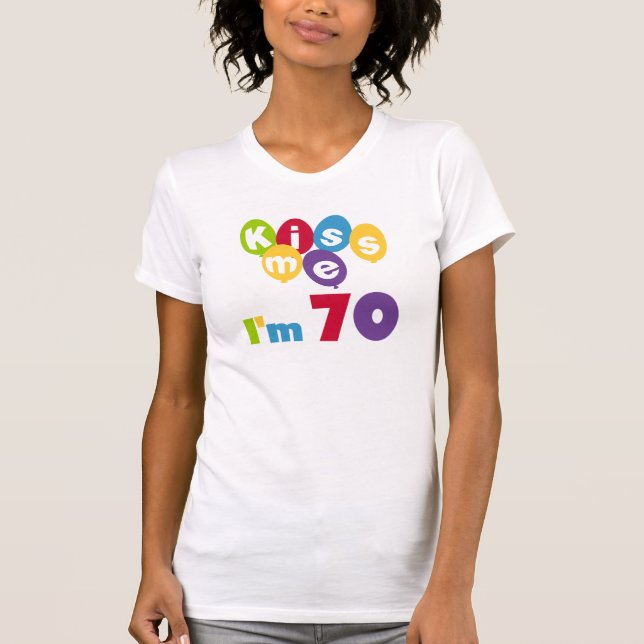 Beije-me, tenho 70 t-shirts e presentes (Frente)