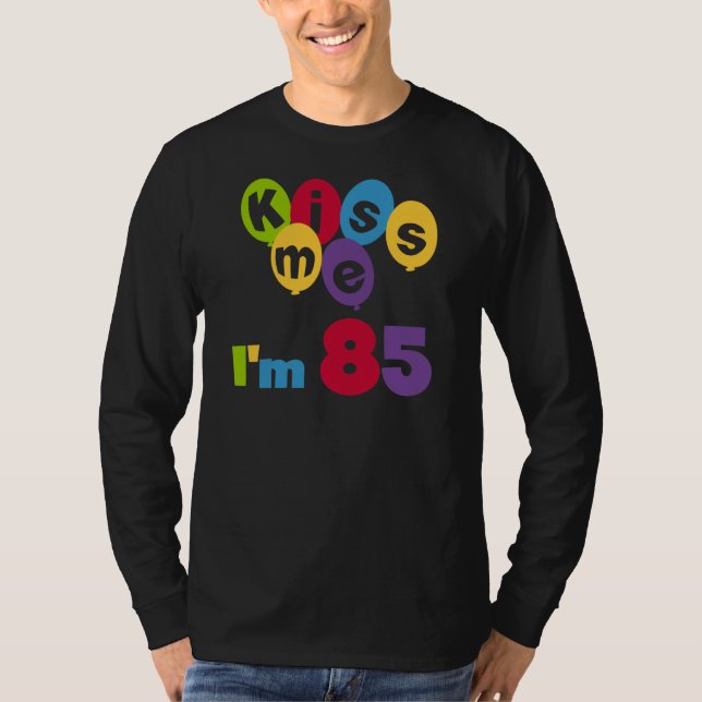 Beije-me, tenho 85 t-shirts e presentes (Frente)
