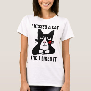 BEIJEI UM GATO E GOSTEI DELE, T-Shirts Engraçadas
