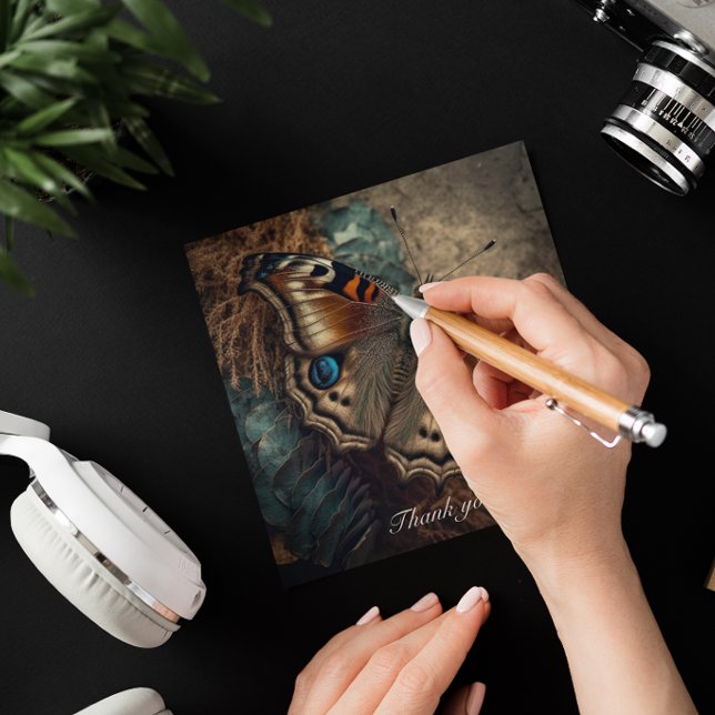 Bela borboleta espalhando suas asas Placa Plana (Criador carregado)