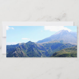 belo céu azul e paisagem montanhosa