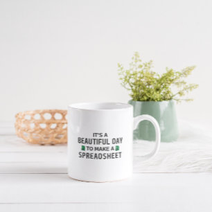 Belo dia para um barulho Uma caneca de café com do