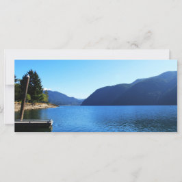 belo lago e paisagem de montanha azul