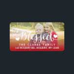 Bênçãos Feriadas | Etiqueta de endereço de foto<br><div class="desc">Bênçãos Feriadas | Etiqueta de endereço de fotos de feriado - Vermelho. Elke Clarke © Outros estilos e cores disponíveis em www.zazzle.com/epclarke. Fonte de script branco com a palavra "abençoado" com design de sobreposição de fotos corações com efeito ombre vermelho. Uma maneira perfeita de adicionar seu endereço de retorno em...</div>