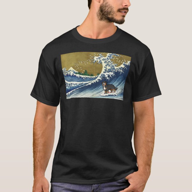 Bernese Mountain Dog surfando em T-Shirt Clássico (Frente)